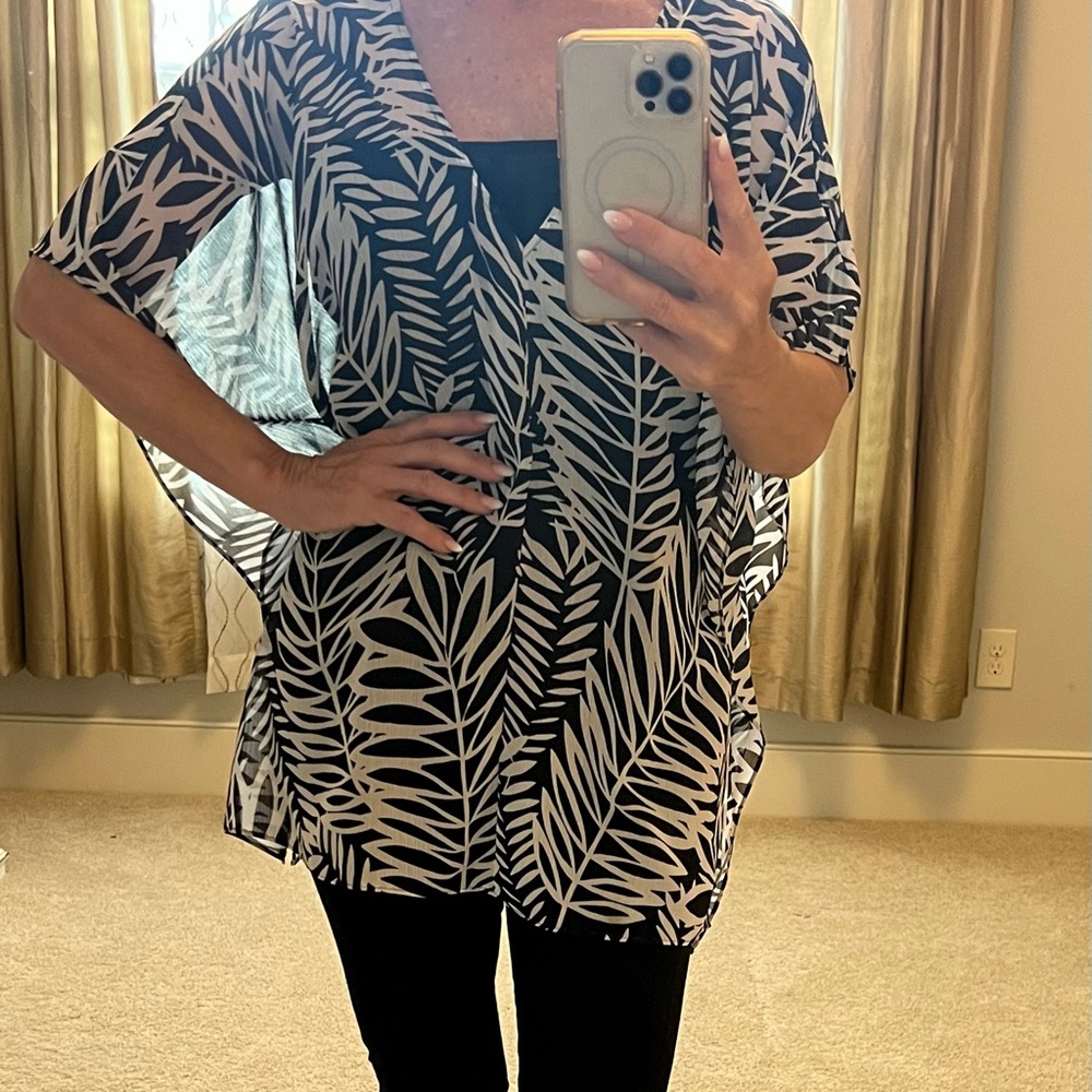 NYDJ caftan top Size Medium black and White Zebra